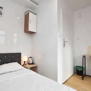 Hostal - Prywatne